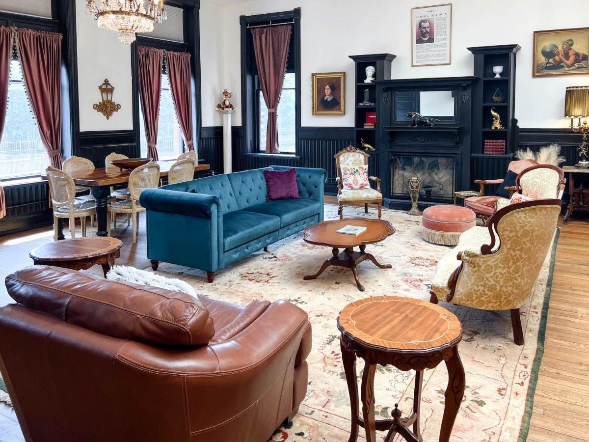 The Oliver Hotel
